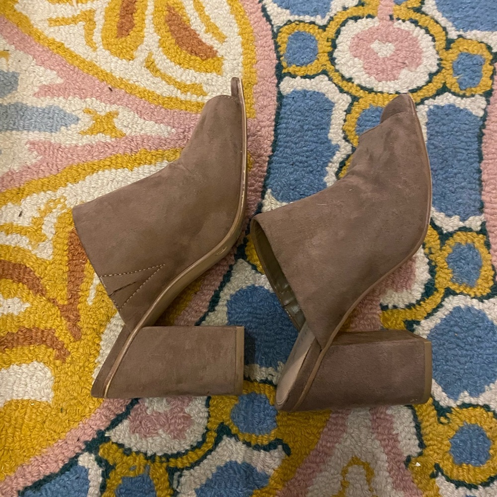 Suede tan heeled mules